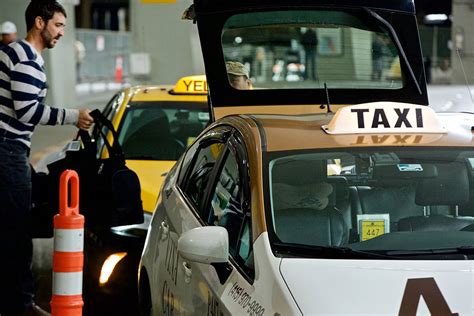 TAXI BOOKING MELBOURNE AIRPORT TO CHADSTONE.